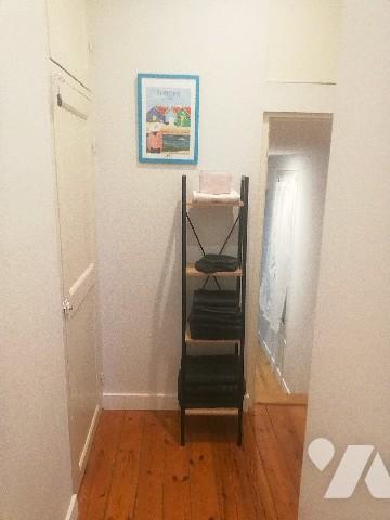 Au sein de la citadelle, jolie maison ancienne de ville sur 2 niveaux rénovée avec goût