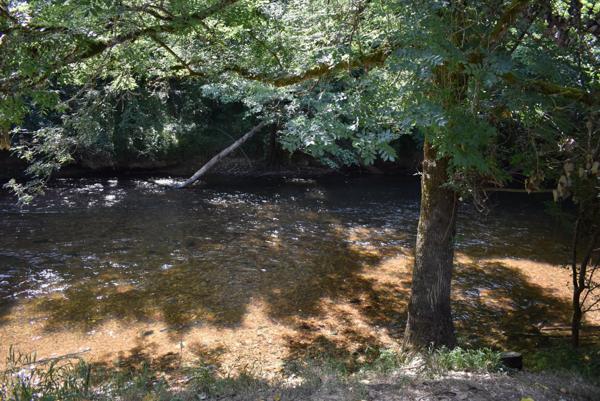 PROPRIETE DE CHARME ACCES DIRECT RIVIERE PROCHE DE PERIGUEUX