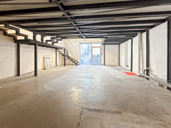 Marseille (13007) Local commercial – Rue Neuve Sainte-Catherine - Tous commerces sauf restauration – 53 m² + mezzanine 33,5 m²