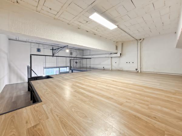 Marseille (13007) Local commercial – Rue Neuve Sainte-Catherine - Tous commerces sauf restauration – 53 m² + mezzanine 33,5 m²