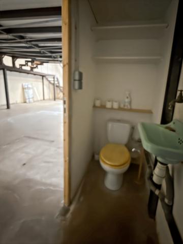 Marseille (13007) Local commercial – Rue Neuve Sainte-Catherine - Tous commerces sauf restauration – 53 m² + mezzanine 33,5 m²