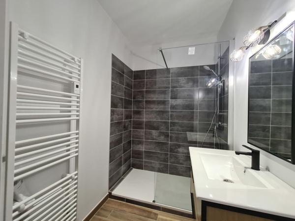Location
                Maison64 m² - 3 Pièces -
                    AGEN (47000)