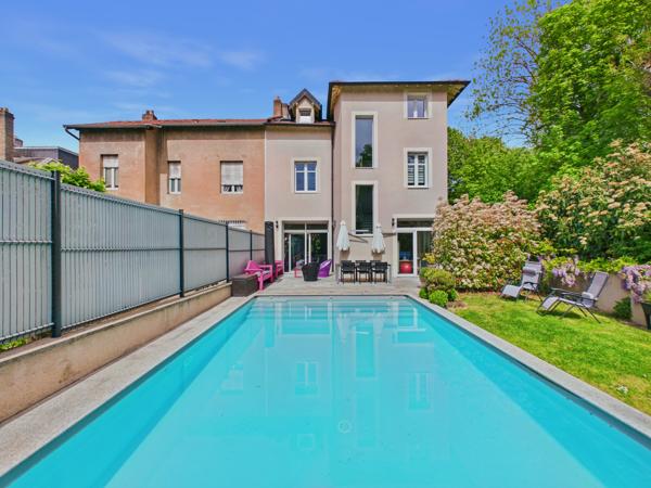 METZ  VACQUINIERE   MAISON DE MAÎTRE PRESTIGE AVEC VUE CANAL