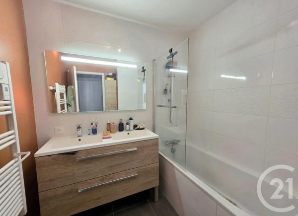 Appartement F4 à vendre  4 pièces - 81 m 2   VILLEURBANNE  - 69