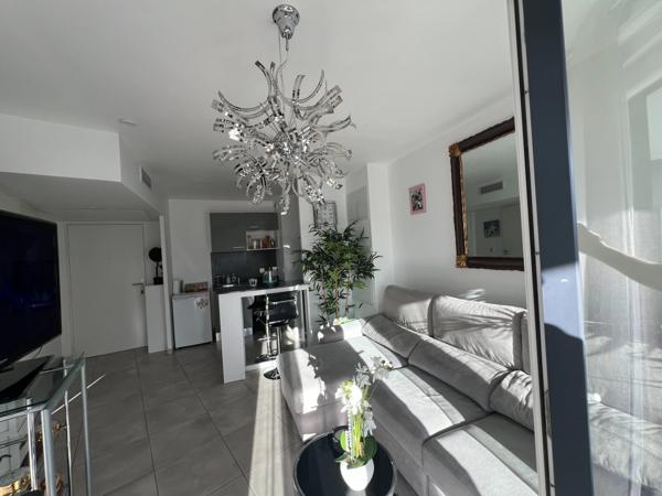 Cap d'Agde (Centre-Port) - T2 contemporain avec terrasse, l'élégance à l'année (Résidence Iconic) 34300 agde