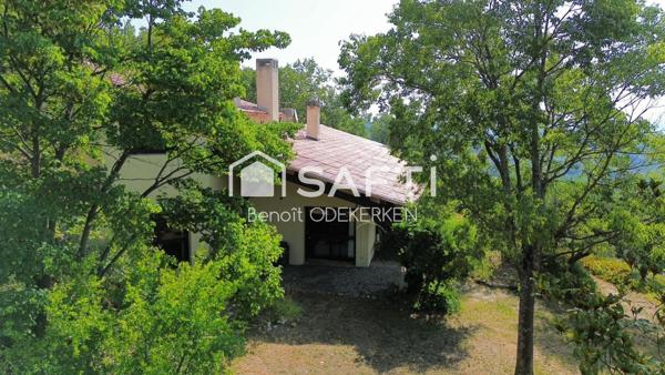 Maison d’architecte sur les hauteurs de Manosque avec vue panoramique exceptionnelle sur la vallée et les Alpes.