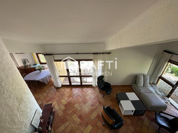 Maison d’architecte sur les hauteurs de Manosque avec vue panoramique exceptionnelle sur la vallée et les Alpes.