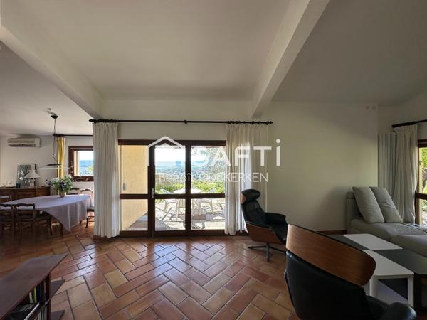Maison d’architecte sur les hauteurs de Manosque avec vue panoramique exceptionnelle sur la vallée et les Alpes.