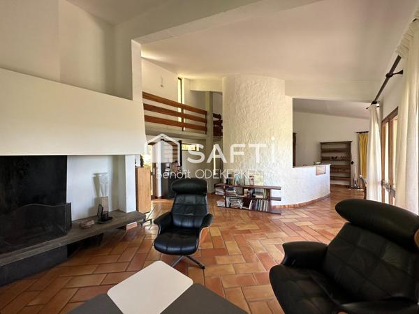Maison d’architecte sur les hauteurs de Manosque avec vue panoramique exceptionnelle sur la vallée et les Alpes.