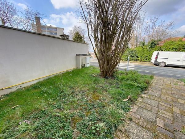 Local professionnel, Bureau  style Loft lumineux de 130 m2, espace vert 100m2