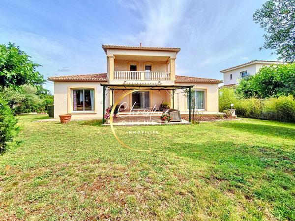 Maison 4 chambres double garage.