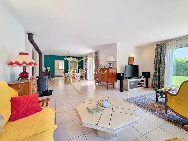 Maison 4 chambres double garage.