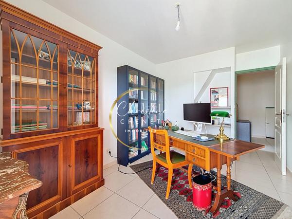 Maison 4 chambres double garage.