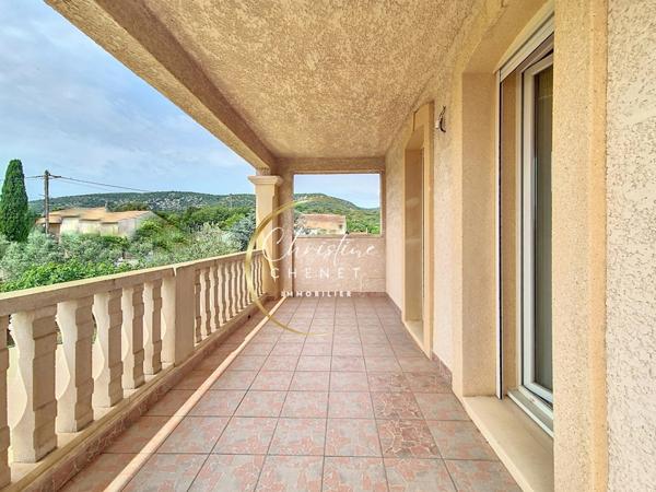 Maison 4 chambres double garage.