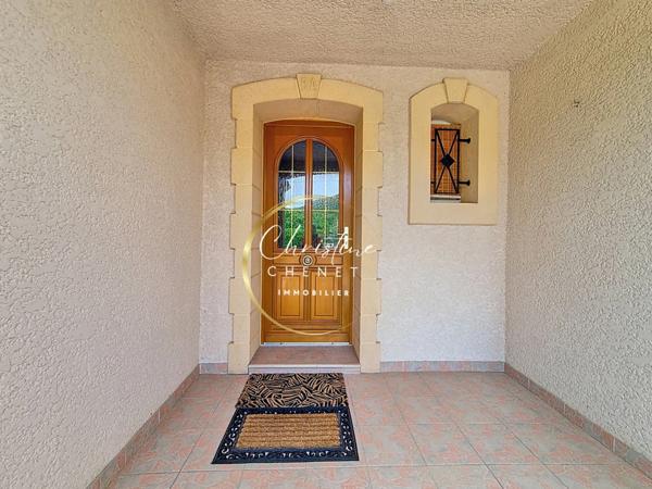 Maison 4 chambres double garage.