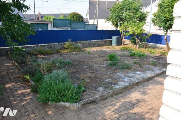 Vente sur la commune de Sablé sur Sarthe une maison avec un garage et un jardin