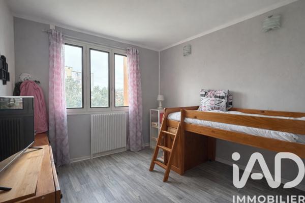 Appartement à vendre 4 pièces 77 m² Décines-Charpieu