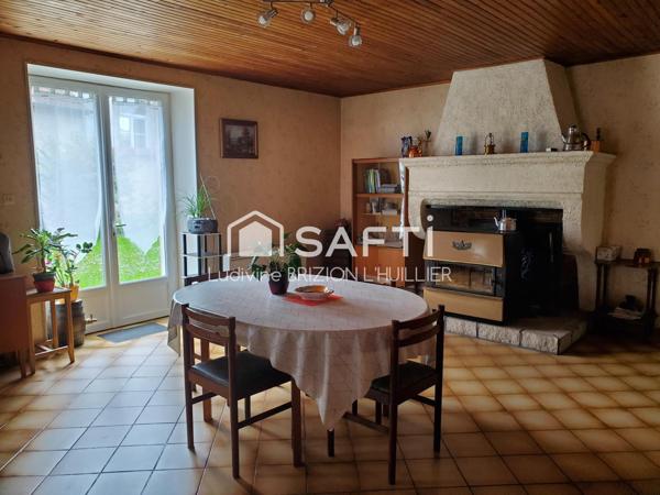 Ancien corps de ferme indépendant dans son écrin de verdure