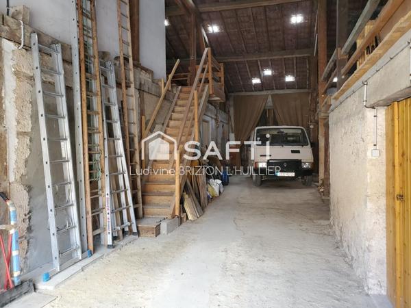 Ancien corps de ferme indépendant dans son écrin de verdure