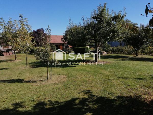 Ancien corps de ferme indépendant dans son écrin de verdure