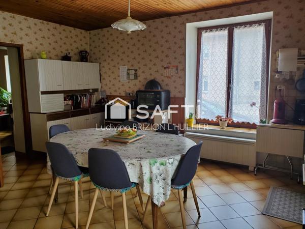 Ancien corps de ferme indépendant dans son écrin de verdure