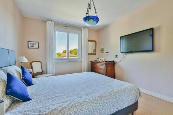 Maison
         7 pièces
        - 128 m² Exclusivité 339 000 €*