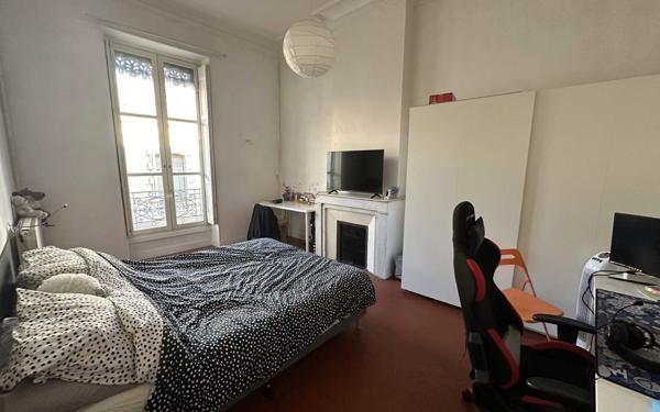 Appartement à vendre    4 pièces • 137 m2 Nîmes