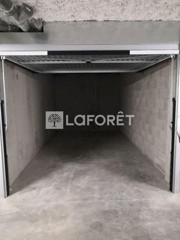 Location parking / box Bron - 13 m² - 76 €/mois