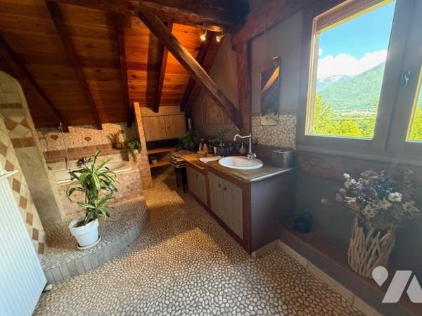 GILLY SUR ISERE : Maison à usage d'habitation.