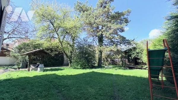 Maison sur 4 niveaux et ses dépendances