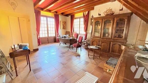 Maison sur 4 niveaux et ses dépendances