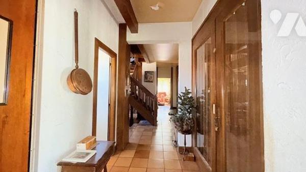 Maison sur 4 niveaux et ses dépendances