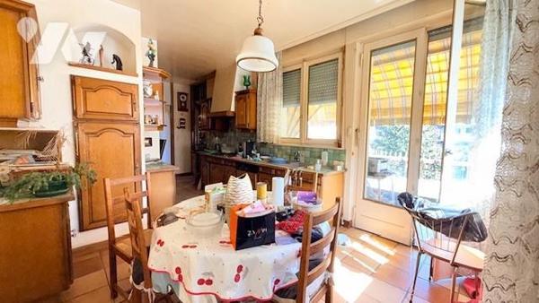 Maison sur 4 niveaux et ses dépendances