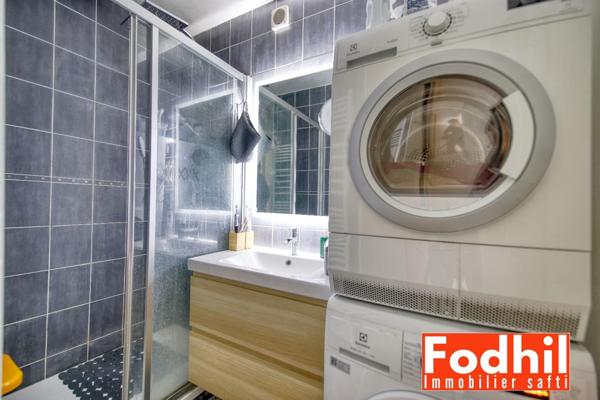 Appartement 3 pièces de 65m² avec cave et parking.