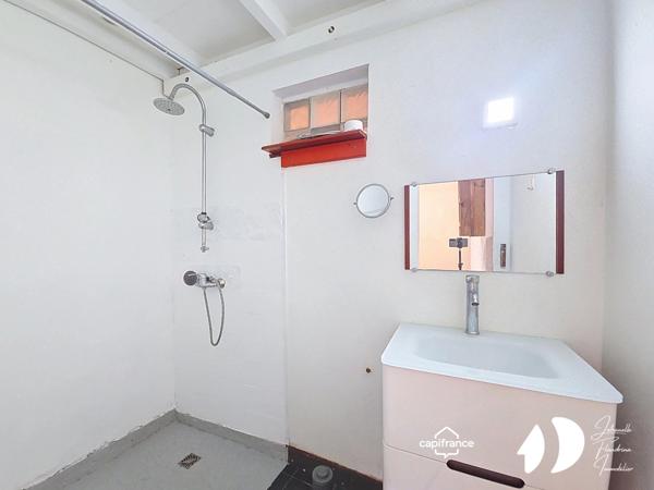 Maison meublée à louer : 2 chambres, 1 pièce indépendante avec baignoire, Nérée centre ville, Les Abymes