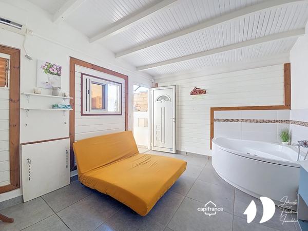 Maison meublée à louer : 2 chambres, 1 pièce indépendante avec baignoire, Nérée centre ville, Les Abymes