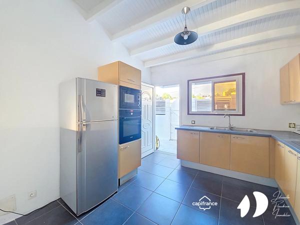 Maison meublée à louer : 2 chambres, 1 pièce indépendante avec baignoire, Nérée centre ville, Les Abymes