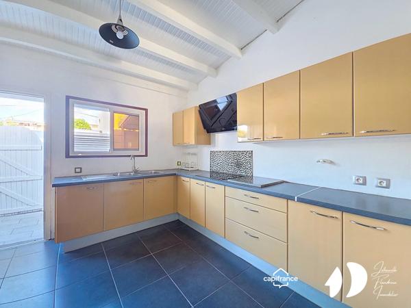 Maison meublée à louer : 2 chambres, 1 pièce indépendante avec baignoire, Nérée centre ville, Les Abymes