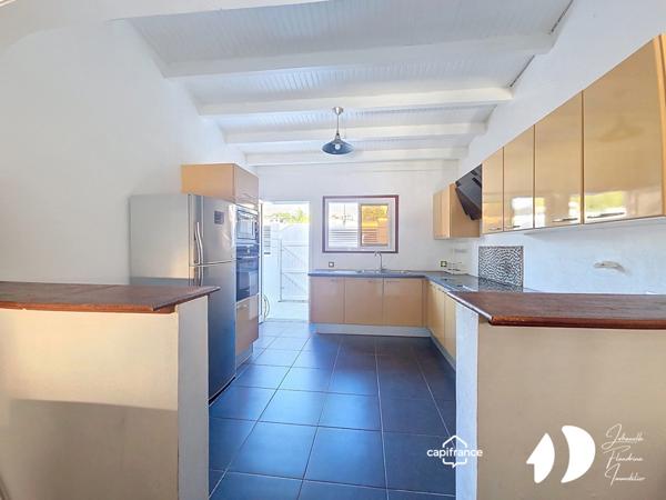 Maison meublée à louer : 2 chambres, 1 pièce indépendante avec baignoire, Nérée centre ville, Les Abymes