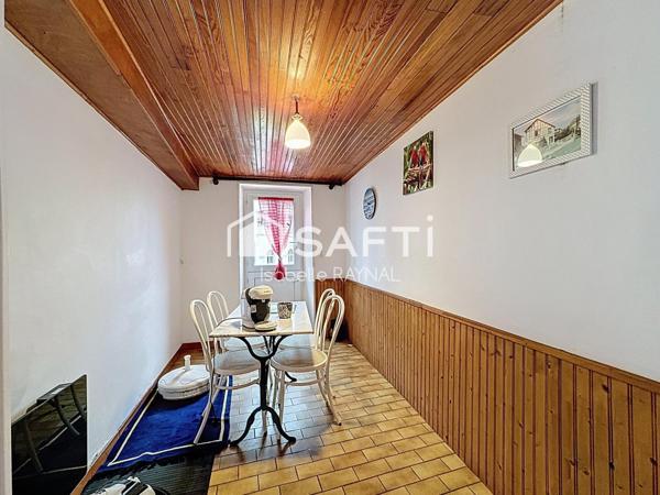 MAISON DE BOURG, 2 CHAMBRES, CENTRE VILLE DE LOUÉ