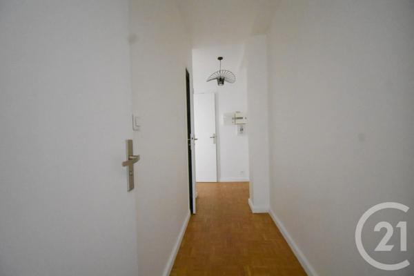 Appartement T3 à vendre  3 pièces - 68,85 m 2   VICHY  - 03