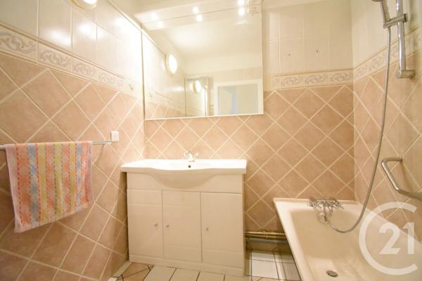Appartement T3 à vendre  3 pièces - 68,85 m 2   VICHY  - 03