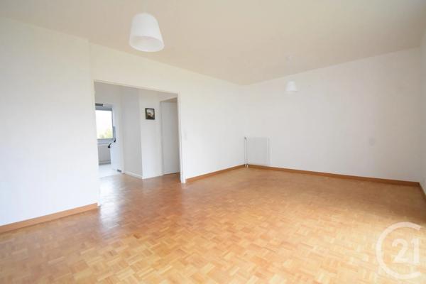 Appartement T3 à vendre  3 pièces - 68,85 m 2   VICHY  - 03