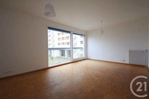 Appartement T3 à vendre  3 pièces - 68,85 m 2   VICHY  - 03