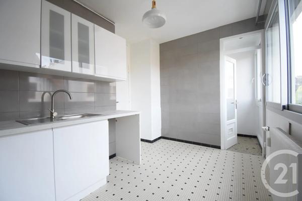 Appartement T3 à vendre  3 pièces - 68,85 m 2   VICHY  - 03
