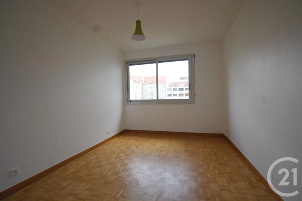 Appartement T3 à vendre  3 pièces - 68,85 m 2   VICHY  - 03