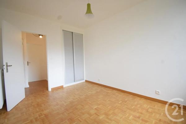 Appartement T3 à vendre  3 pièces - 68,85 m 2   VICHY  - 03