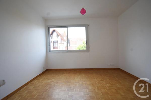 Appartement T3 à vendre  3 pièces - 68,85 m 2   VICHY  - 03
