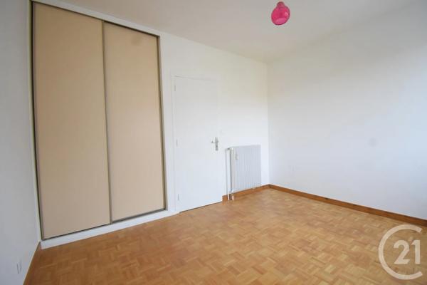 Appartement T3 à vendre  3 pièces - 68,85 m 2   VICHY  - 03
