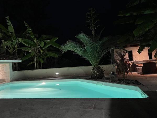 Villa récente 4 chambres et un studio